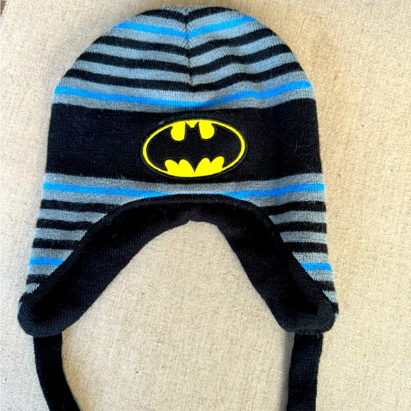 Batman Hat & Gloves, Size 4 and up - Picture 2 of 5